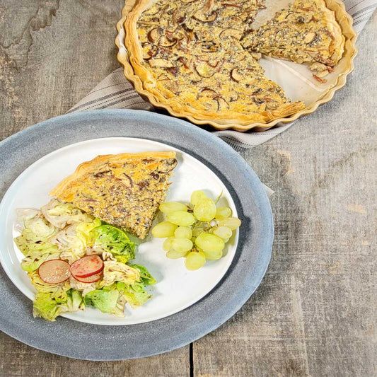 Pilze an würzigem Kürbiskernguss auf knusprigem Blätterteig