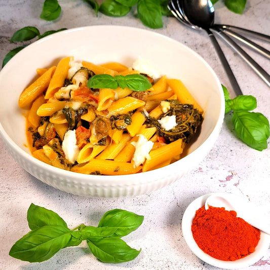 Penne Pimenton mit Merguez, Spinat & Büffelmozzarella