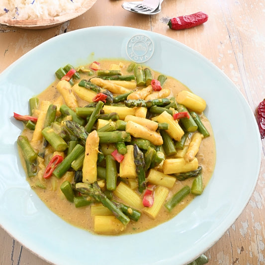 Spargelcurry mit grünem und weissem Spargel