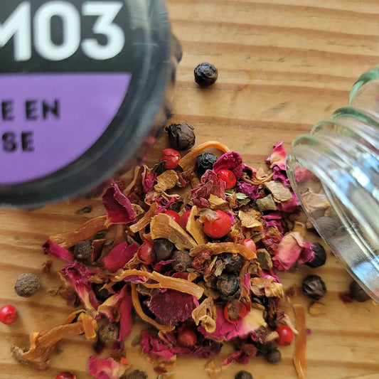 La Vie en Rose - persische Gewürzmischung mit Rose, Pfeffer und Zimt für Fleisch, Geflügel, Salate, Dips und Desserts