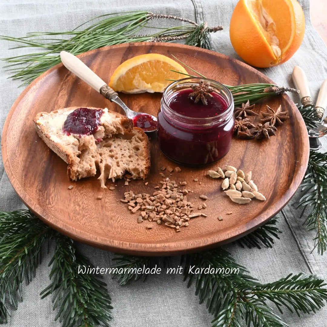 Wintermarmelade mit Kardamom - fruchtig, warm und aromatisch gewürzt, perfekt für Frühstück, Desserts und winterliche Genussmomente.