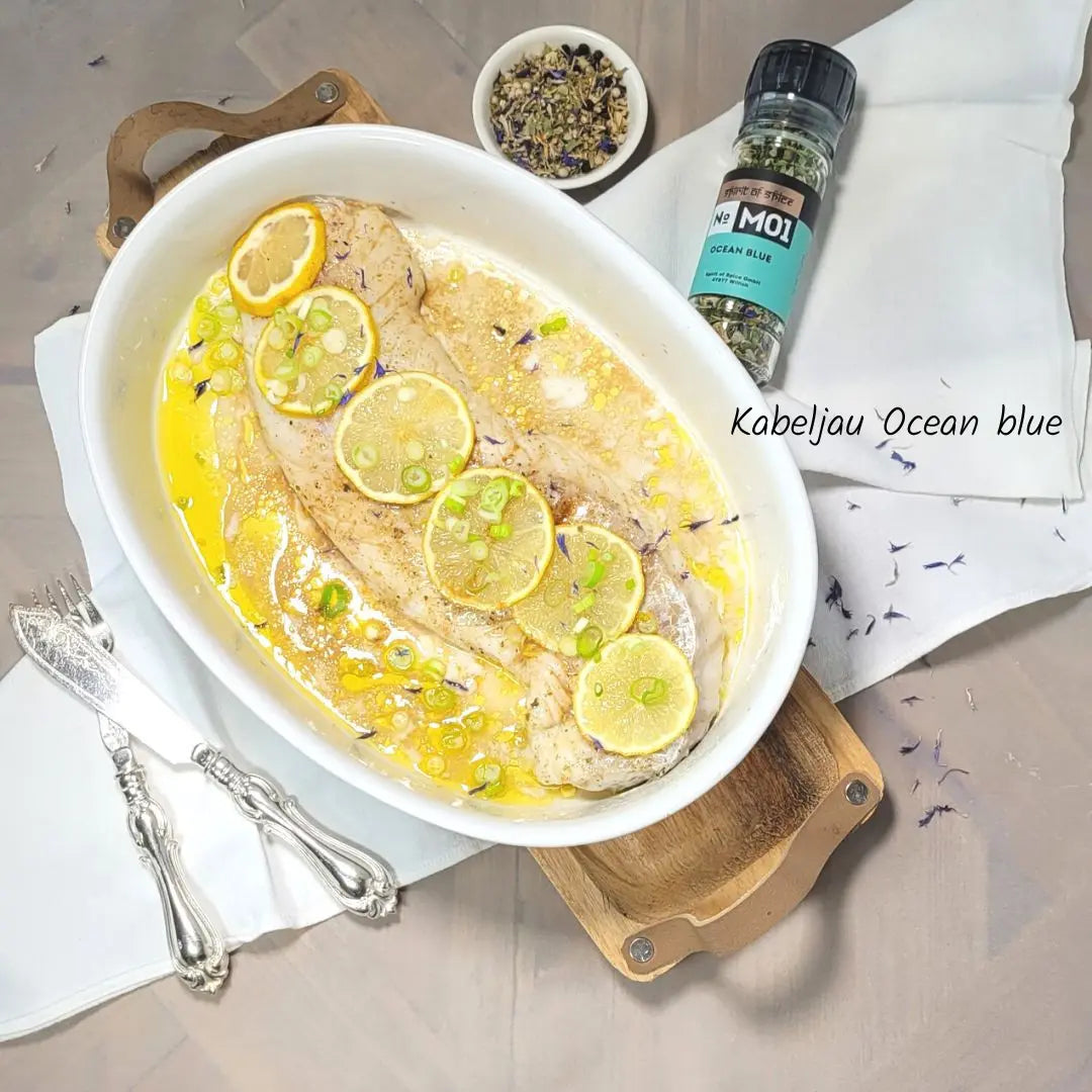 Zarter Kabeljau aus dem Ofen, mariniert mit Sojasauce, Zitronenscheiben und Ocean Blue Gewürzmischung - aromatisches Fischrezept mit mediterraner Frische