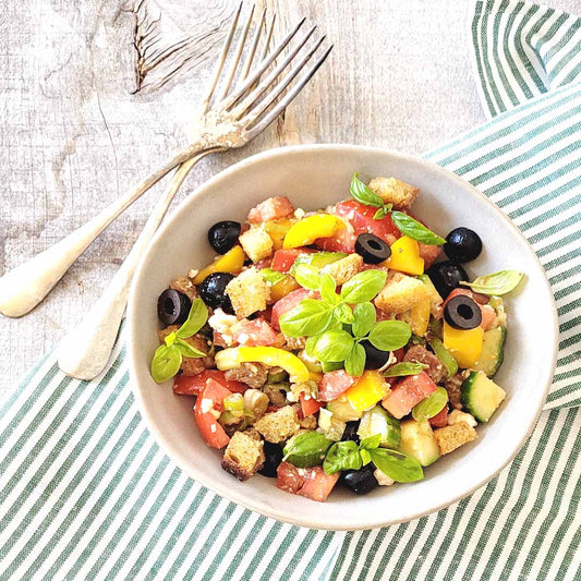 Hirtensalat bella donna mit Gurke, Tomate, Peperoni & Feta