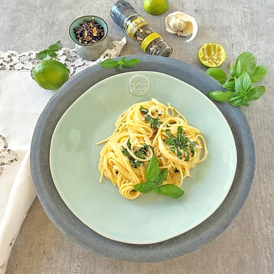 Pasta mit Joghurt, Limetten, Basilikum und Parmesan