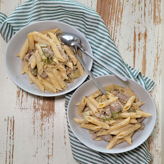 Penne an Sauerrahm, Gurke und Mallorquinischem AOC Paprika