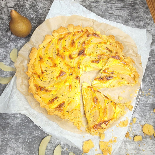 Gruyère-Tarte mit Birne & weissem Pfeffer – herzhaft & aromatisch