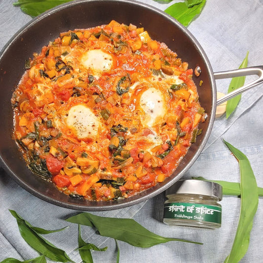 Frühlingspfanne Shakshuka Style mit Frühlings Salz