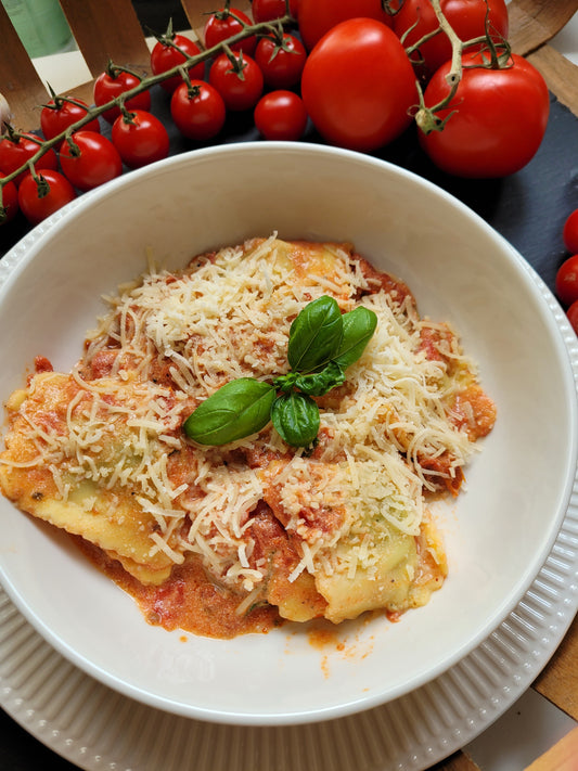 Mascarpone-Ravioli mit sizilianischer Tomatensauce – aromatisch, cremig