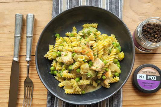 Gemüse-Poulet-Eintopf mit Spiralen und Tellicherry-Pfeffer