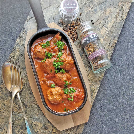 Hackfleischbällchen Baharat an Tomatensauce – würzig & fruchtig