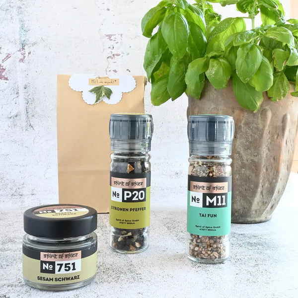 Asia Bundle - Geschenkset mit asiatischen Gewürzmischungen: Zitronenpfeffer, BBQ Tai Fun & Schwarzer Sesam. Perfekt für Asia-Küche, Wok-Gerichte, Currys und kreative Fusion-Rezepte