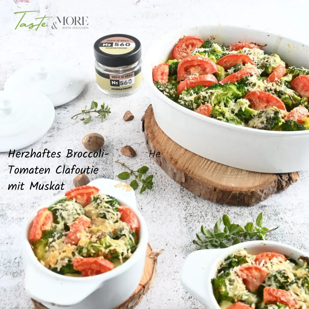 Herzhaftes Broccoli-Tomaten Clafoutis mit Muskat - aromatisch, würzig und leicht, verfeinert mit Muskat für einen besonderen Gemüseauflauf.