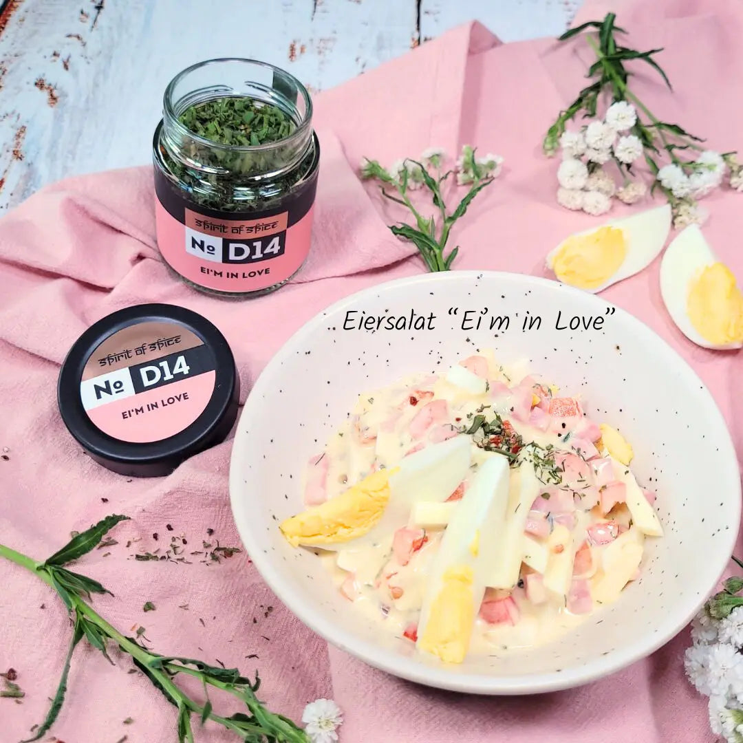 Eiersalat mit Ei'm in Love Gewürzmischung - cremiger Salatklassiker, verfeinert mit Kräutern und Gewürzen für frische, aromatische Noten.