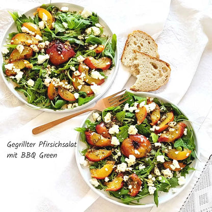 Rezept für sommerlichen gegrillten Pfirsichsalat mit Feta und BBQ Green Gewürz